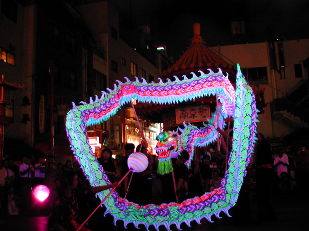 『南京町21世紀 花と光の復興祭 夏の部』光をテーマに、臥龍殿やあづまやをランターンで装飾し、『復光祭』開催。このとき、夜光龍（マレーシア龍）が初登場し人気を博したが、2012年の春節祭を最後に現在は演じられていない。